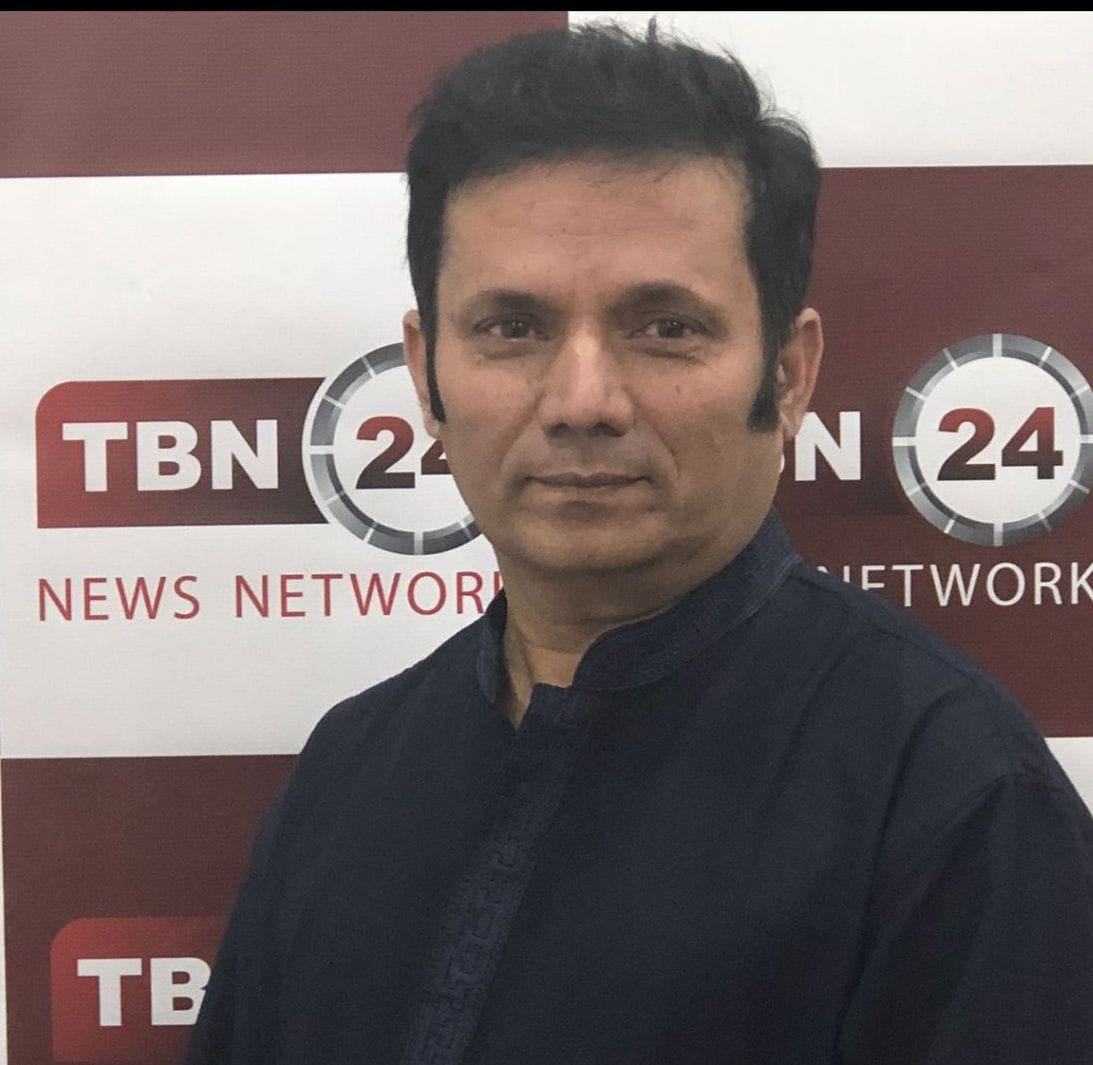 দেশে ফিরছেন ফ্যাসিবাদবিরোধী যোদ্ধা সাহসী সাংবাদিক এমদাদ চৌধুরী দীপু
