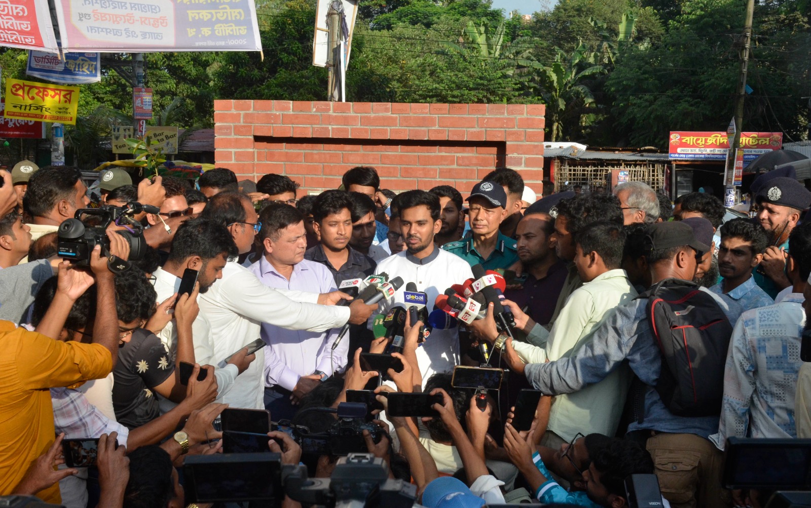 জুলাই সনদ বাস্তবায়ন হলে নির্বাচনের রূপরেখা আরও স্পষ্ট হবে : উপদেষ্টা আসিফ
