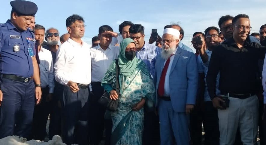 চীন সরকারের ১০০০ শয্যার হাসপাতালের জায়গা পরিদর্শনে স্বাস্থ্য উপদেষ্টা