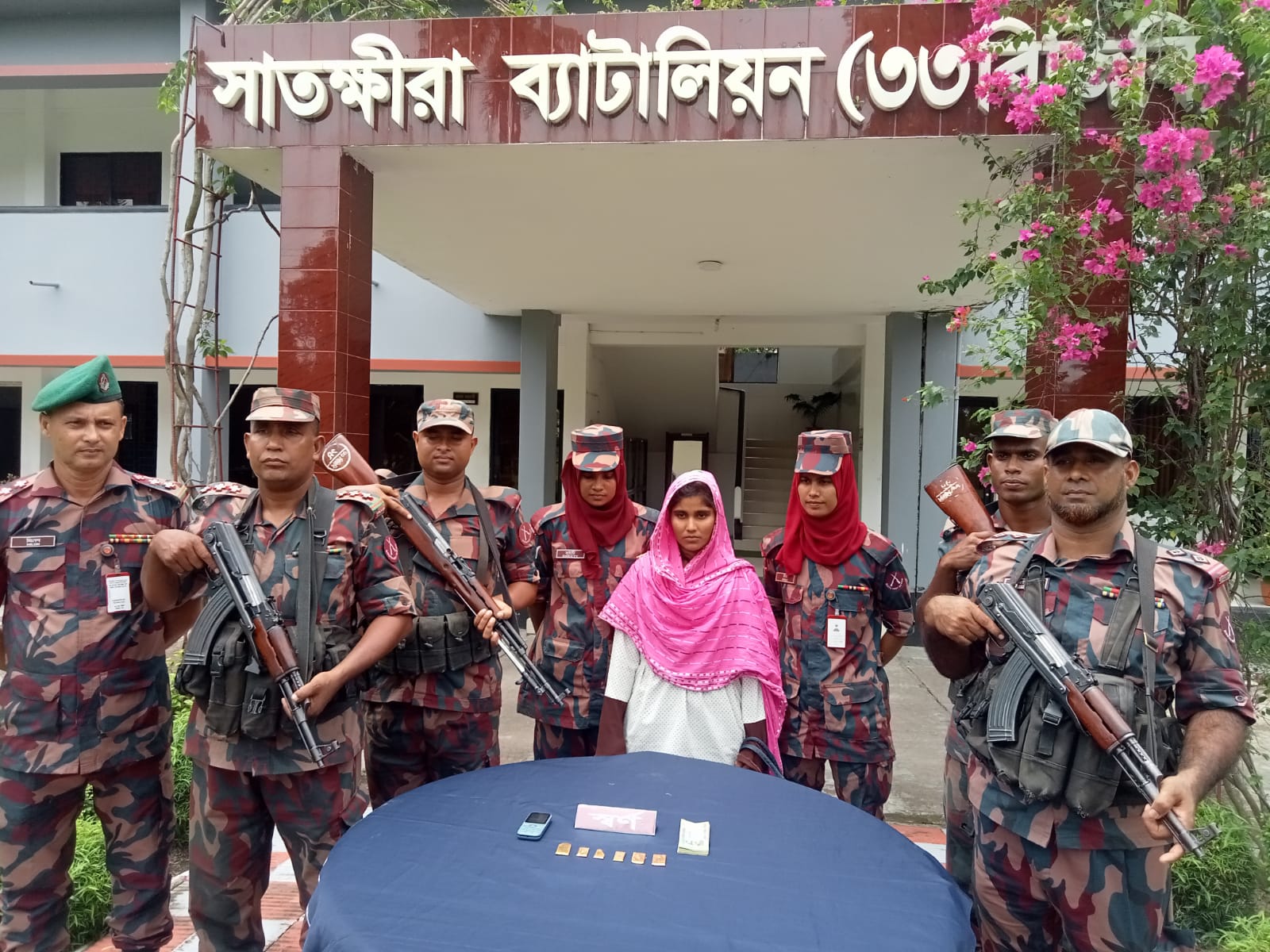 সাতক্ষীরায় স্বর্ণের বারসহ নারী আটক