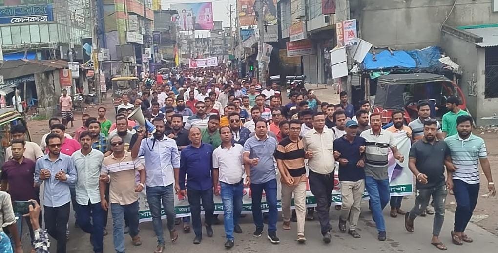 সাতক্ষীরায় স্বেচ্ছাসেবক দলের বিক্ষোভ মিছিল