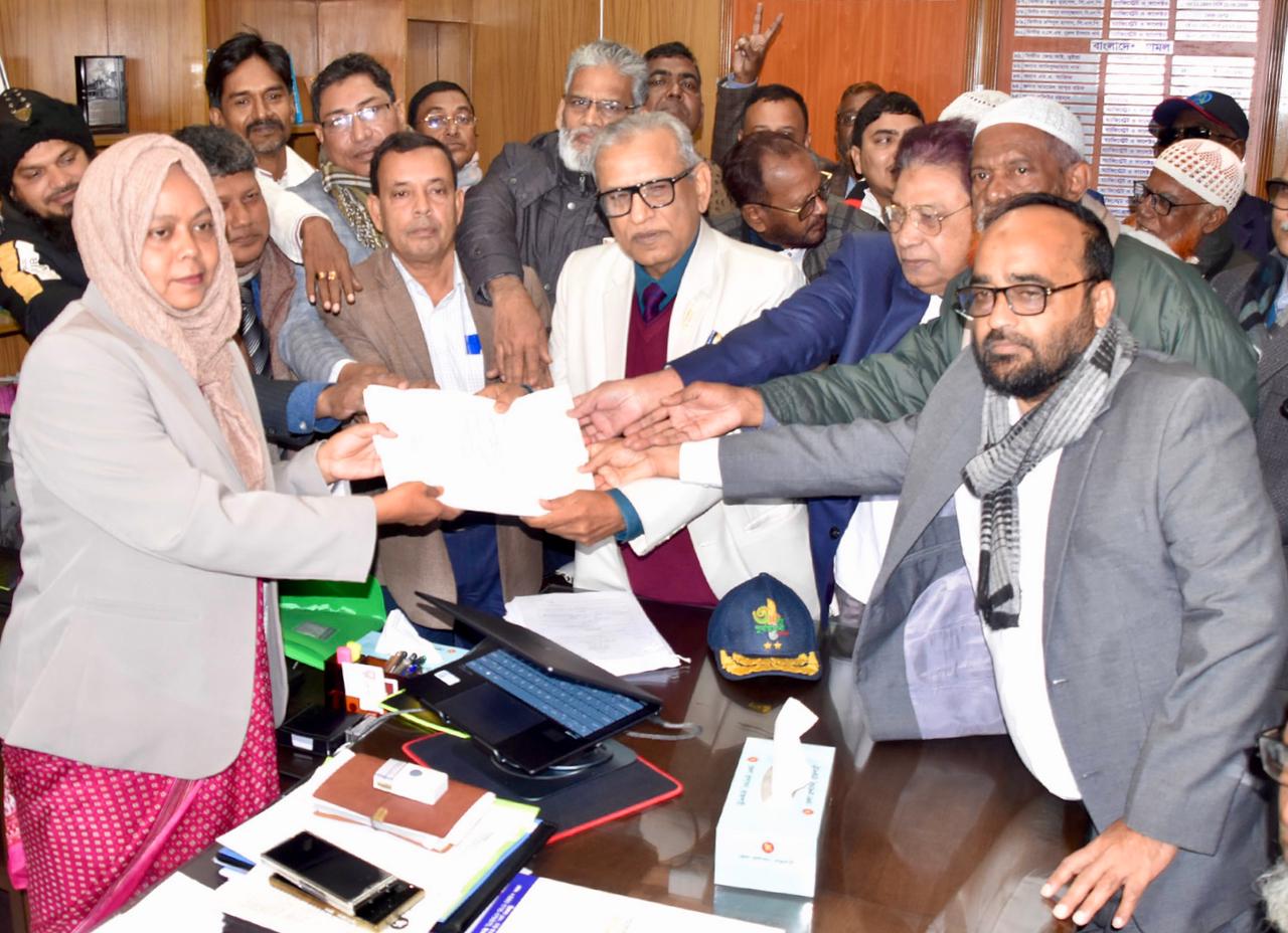 রাজশাহী-১ আসনে বিএনপি প্রার্থী শরীফ উদ্দীনের মনোনয়নপত্র জমা