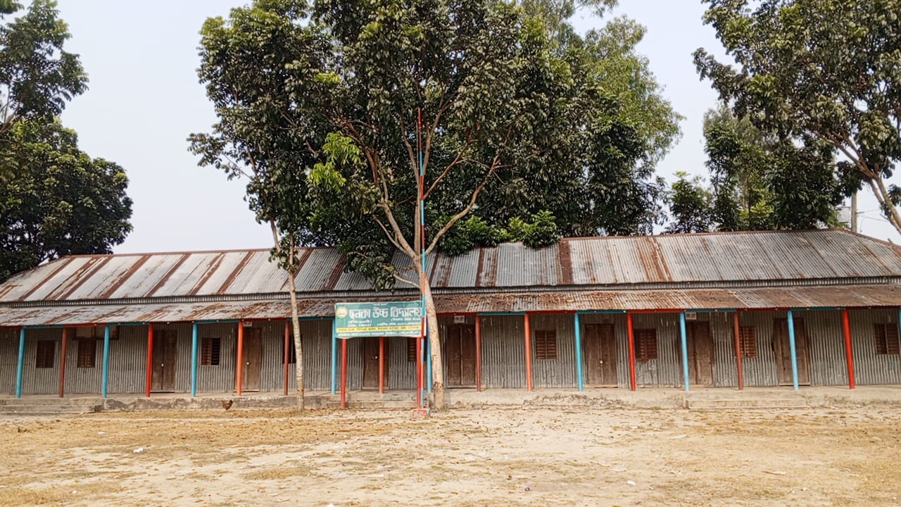 সাটুরিয়ায় বিদ্যালয় সরানোর অপচেষ্টা