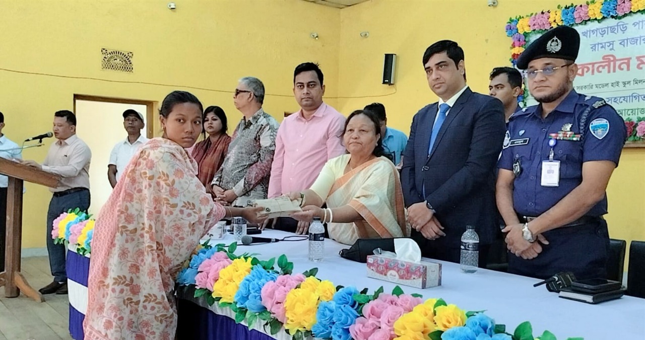 খাগড়াছড়িতে ক্ষতিগ্রস্ত পরিবারে ৫০ লাখ টাকা সহায়তা প্রদান