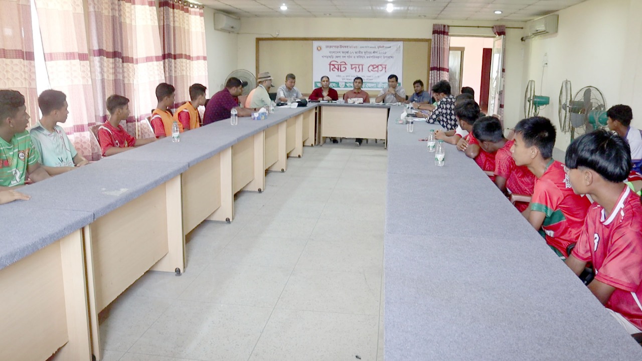 বাংলাদেশ অনুর্ধ্ব-১৭ ফুটবল লীগ নিয়ে খাগড়াছড়িতে মিট দা প্রেস