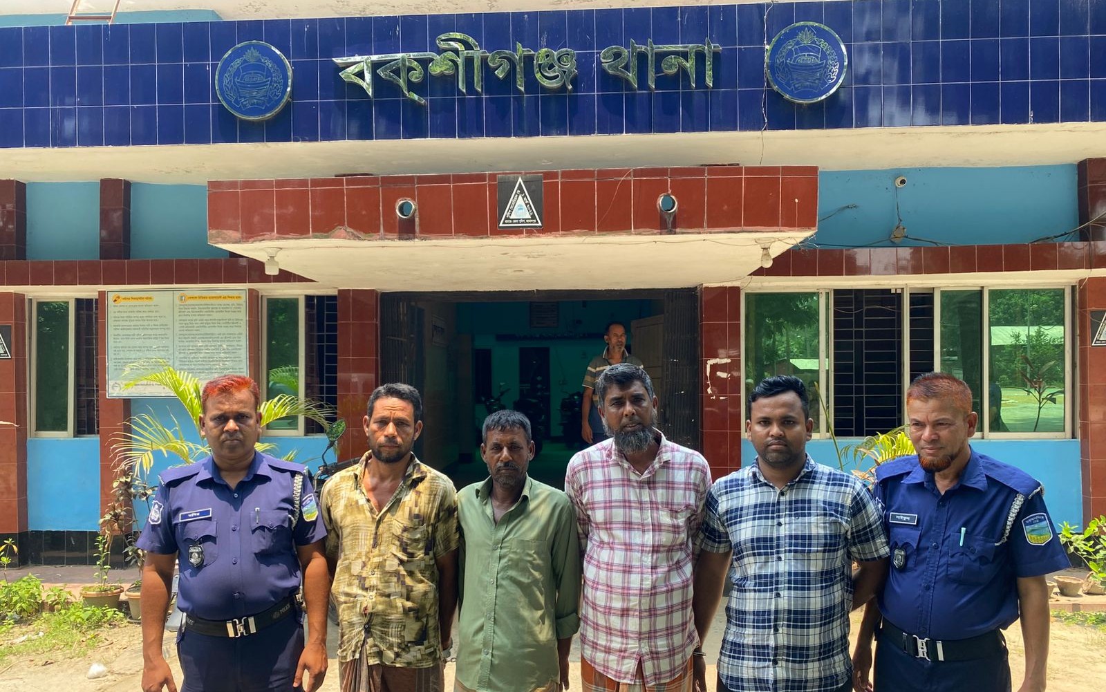 বকশীগঞ্জে আ’ লীগের উপ দপ্তর সম্পাদক সহ ৪ জন আটক
