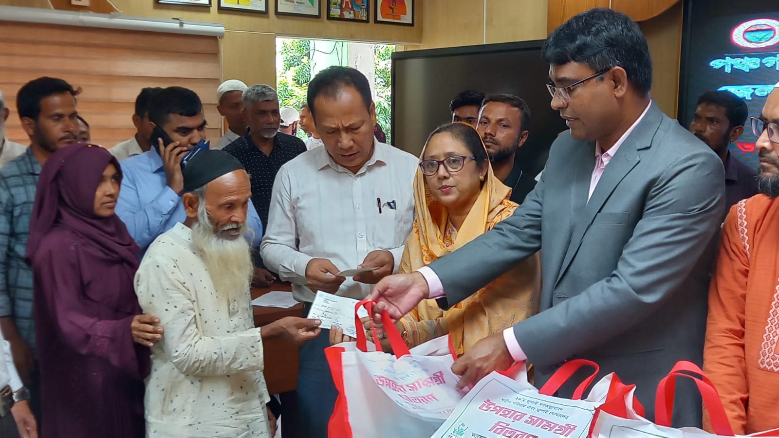 জুলাই শহীদ ও আহতদের পাশে মানবতার হাত