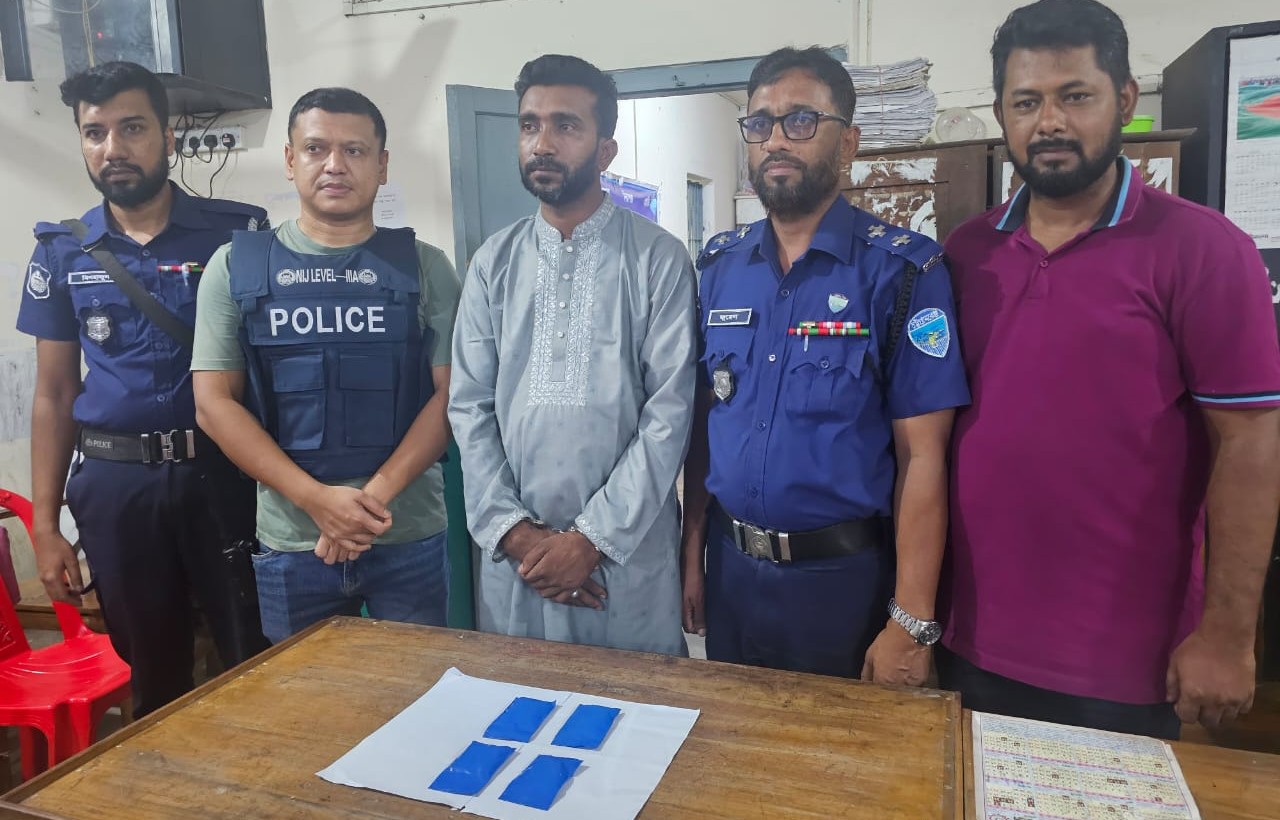 ৮শ পিস ইয়াবা ও ৩৫ হাজার টাকাসহ জাতীয় পাটির নেতা গ্রেফতার
