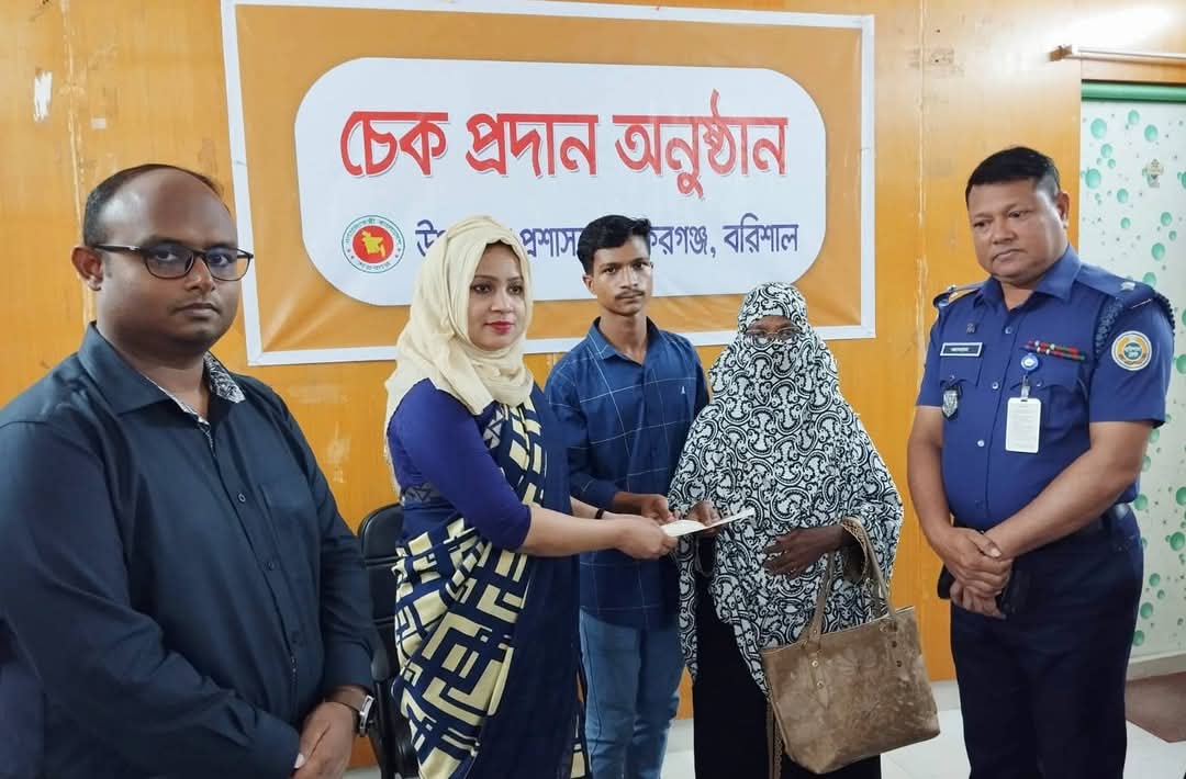 বাকেরগঞ্জে জুলাই আন্দোলনে ২৯ জন আহত পরিবারের মাঝে চেক বিতরণ