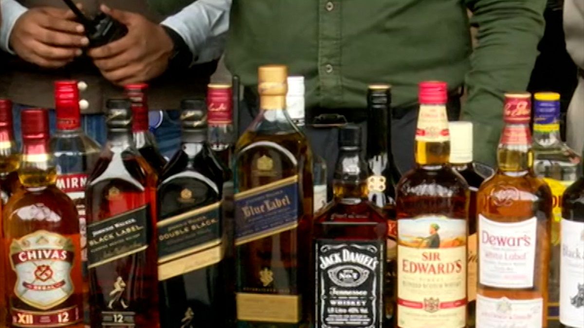 সৈয়দপুরে দোকান থেকে ১২ বোতল বিদেশী মদ উদ্ধার, আটক ১