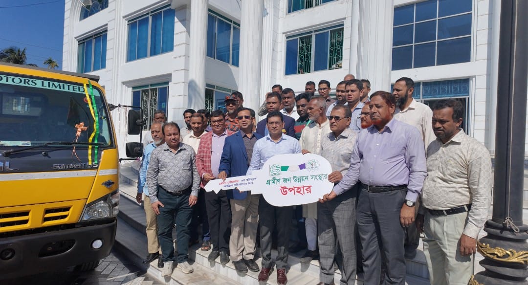 ভোলা পৌরসভায় বর্জ্য অপসারণে নতুন ট্রাক উপহার