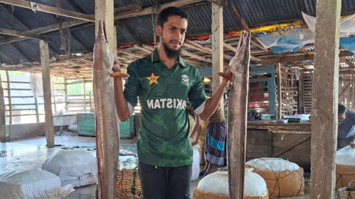 পাথরঘাটায় ধরা পড়ল ৯ মনের কালো বাইন