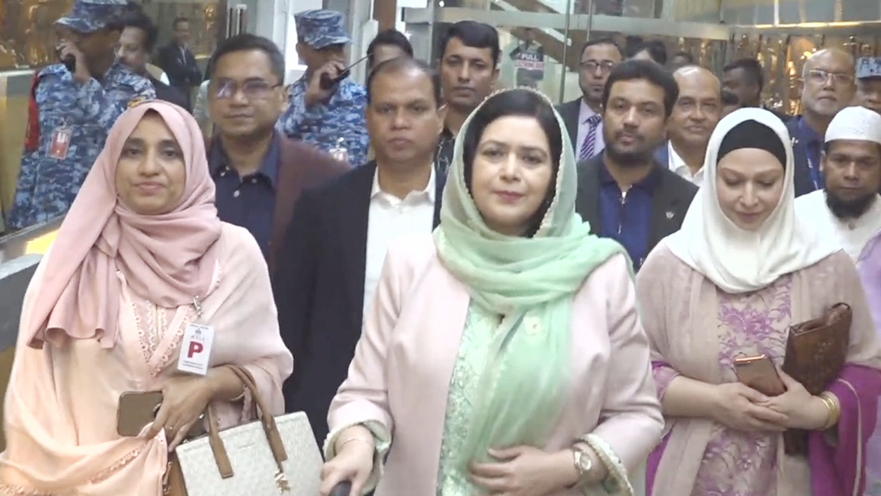 লন্ডনে ফিরলেন ডা. জুবাইদা রহমান