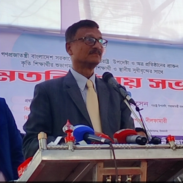 “বাচ্চাদের লেখাপড়ায় সময় ও সহায়তা দিন, তারা অনেকদূর এগোবে”: পররাষ্ট্র উপদেষ্টা