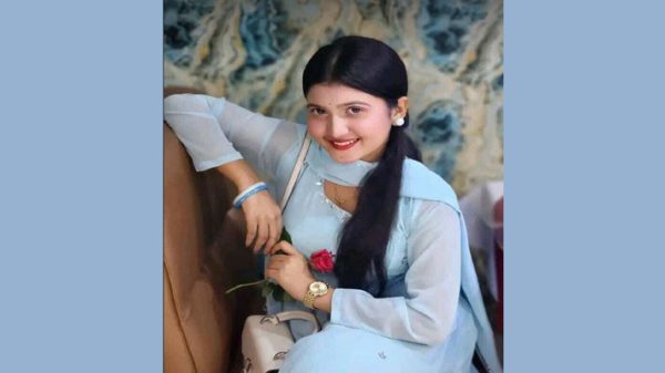 পুরুষ সঙ্গীসহ টিকটকার মাহি আটক