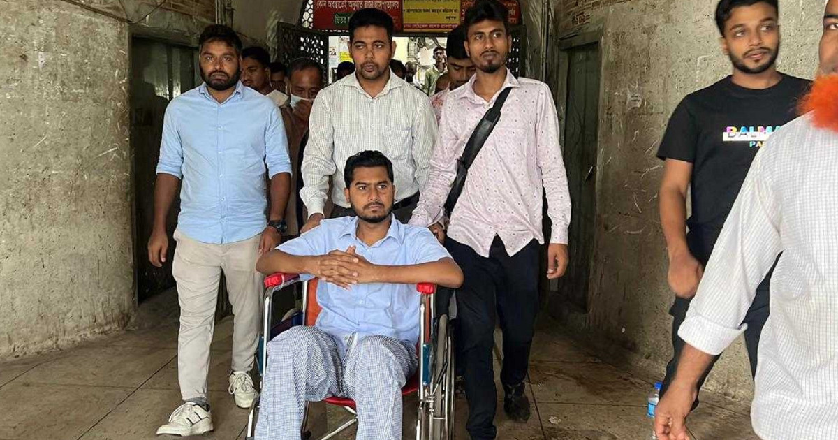 চিকিৎসার জন্য সিঙ্গাপুরে নুর