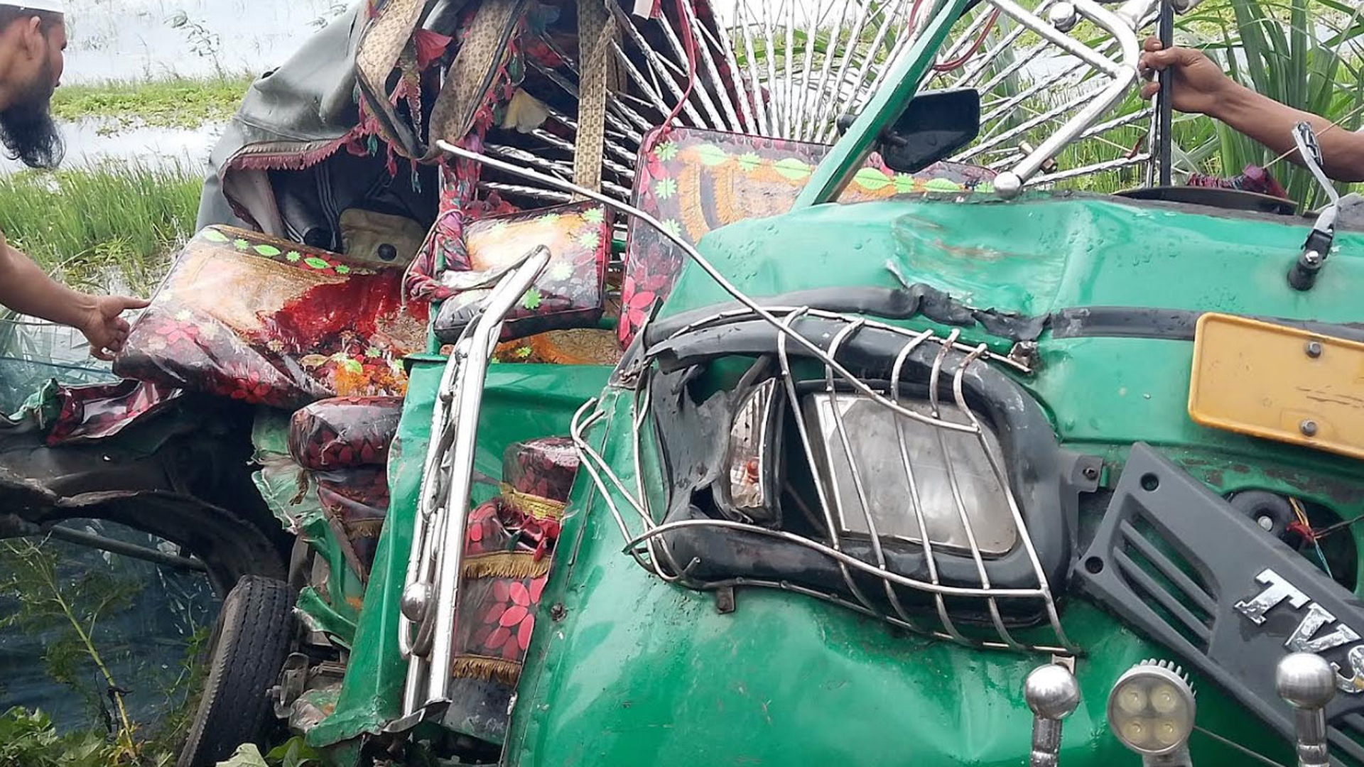 টাঙ্গাইলে বাস-সিএনজি সংঘর্ষে দুই নারীসহ নিহত ৩