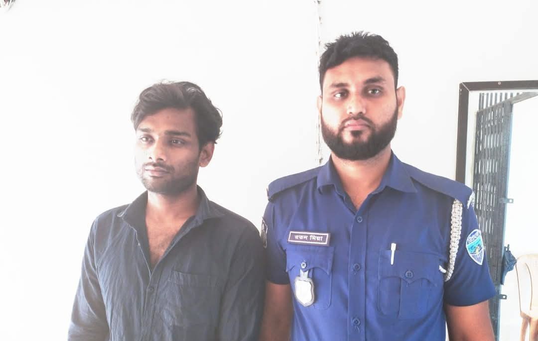 ফেনীতে ডাকাতি মামলার পলাতক আসামি গ্রেফতার