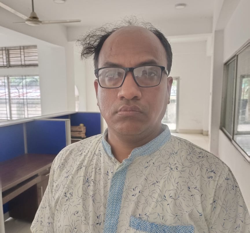 দর্শনা ইমিগ্রেশনে স্ত্রী সন্তানসহ আ.লীগ নেতা আটক