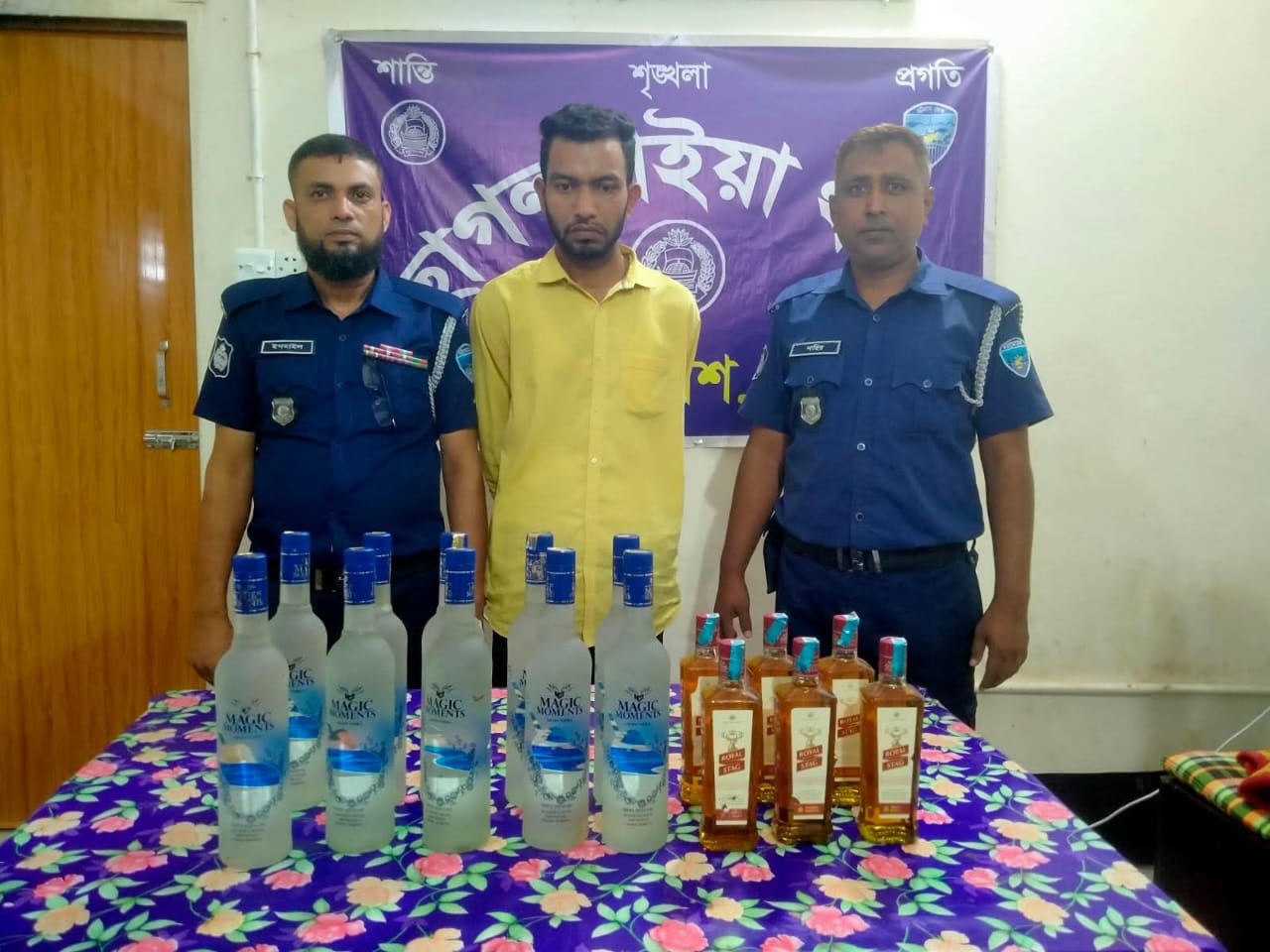 ছাগলনাইয়ায়  ১৮ বোতল হুইস্কি উদ্ধার, যুবক গ্রেফতার