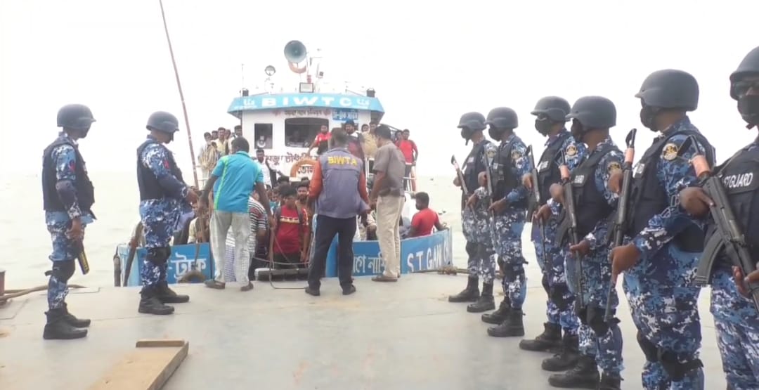 দক্ষিণাঞ্চলে ১৭ লঞ্চ-ফেরি ঘাটে কোস্টগার্ডের অভিযান