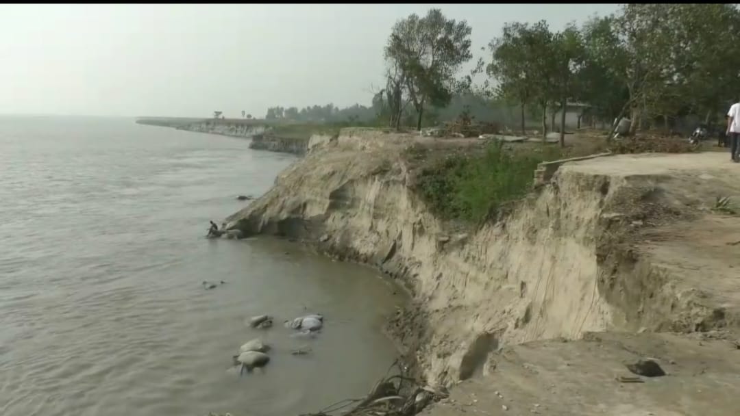 অবৈধভাবে জমি দখলের প্রতিবাদে সংবাদ সম্মেলন