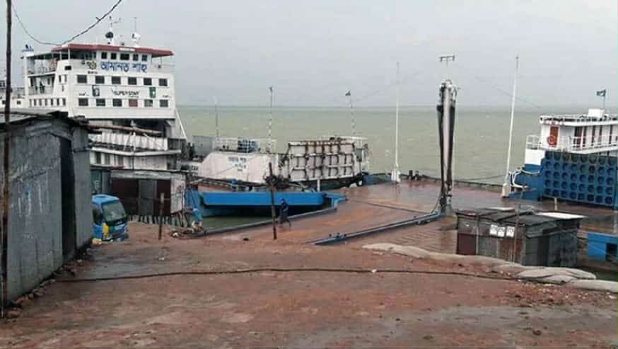 পাটুরিয়া–দৌলতদিয়া রুটে ফেরি চলাচল বন্ধ