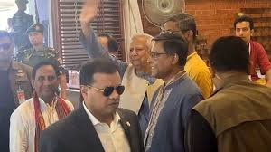 ঢাকেশ্বরী মন্দির পরিদর্শনে  প্রধান উপদেষ্টা
