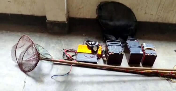 তিস্তা নদীতে ইলেকট্রিক শক দিয়ে মাছ নিধন, হুমকিতে জীববৈচিত্র্য