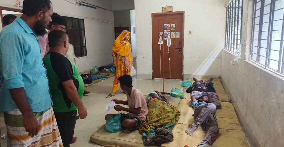 বঙ্গোপসাগরে ২০ জেলেসহ ট্রলারডুবি, নিখোঁজ ৬