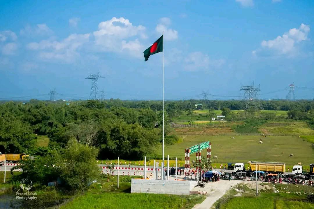 দেশের উচ্চতম পতাকাস্ট্যান্ডে উড়লো লাল সবুজের পতাকা