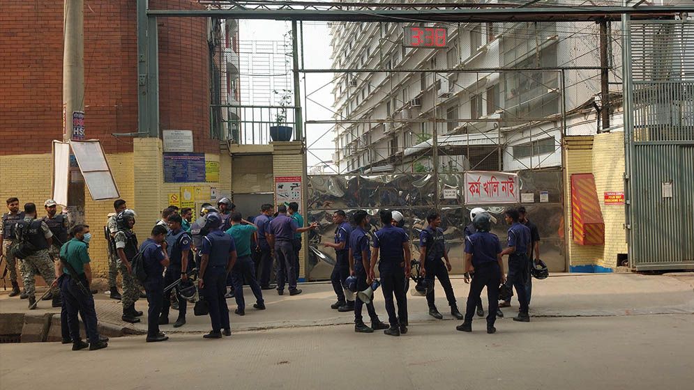 গাজীপুরে পোশাক শ্রমিকদের বিক্ষোভ, কর্মবিরতি