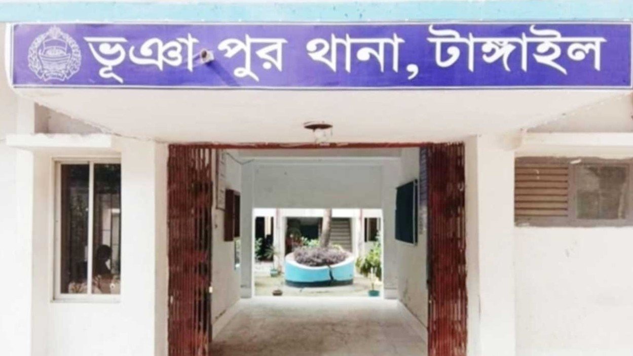 আপত্তিকর অবস্থায় আ.লীগ নেত্রী আটক