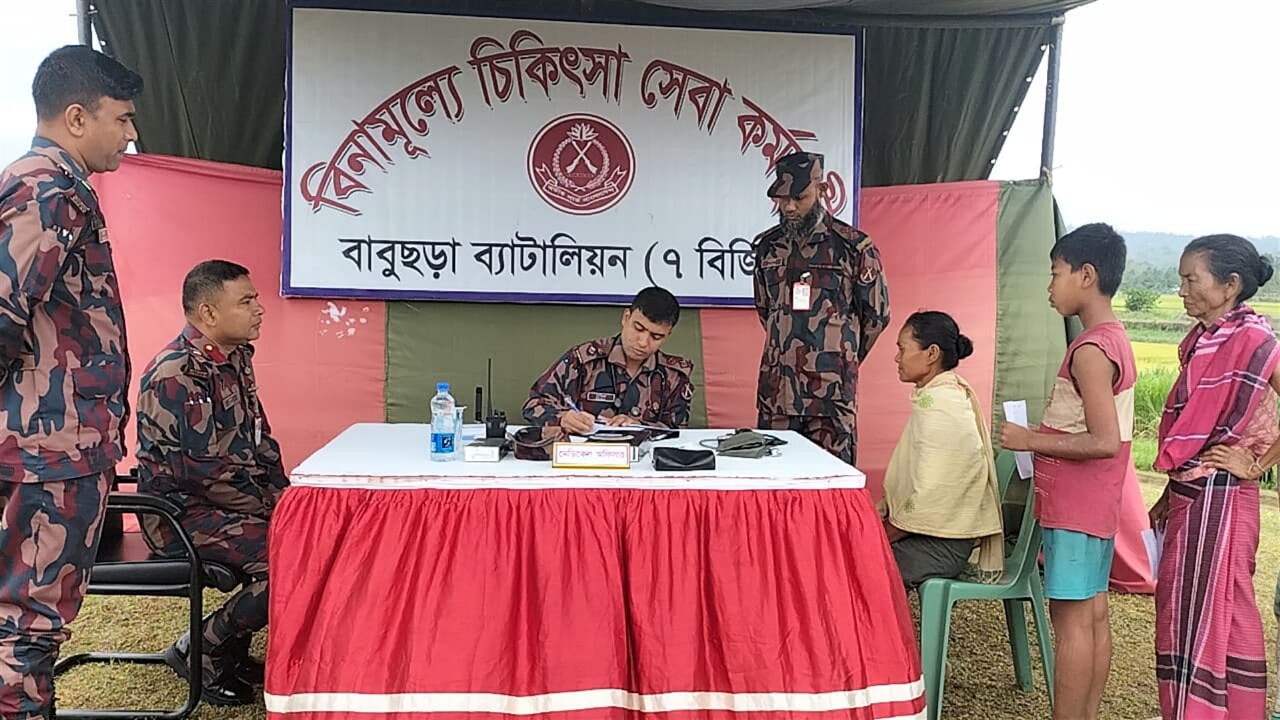 দীঘিনালার বাবুছড়ায় ৭ বিজিবি’র উদ্যোগে বিনামূল্যে চিকিৎসা সেবা