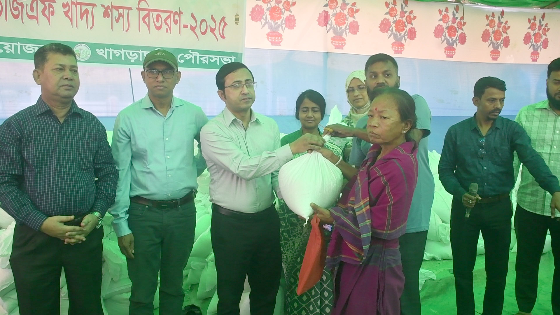 ঈদুল আযহা উপলক্ষ্যে খাগড়াছড়িতে ভিজিএফ বিতরণ