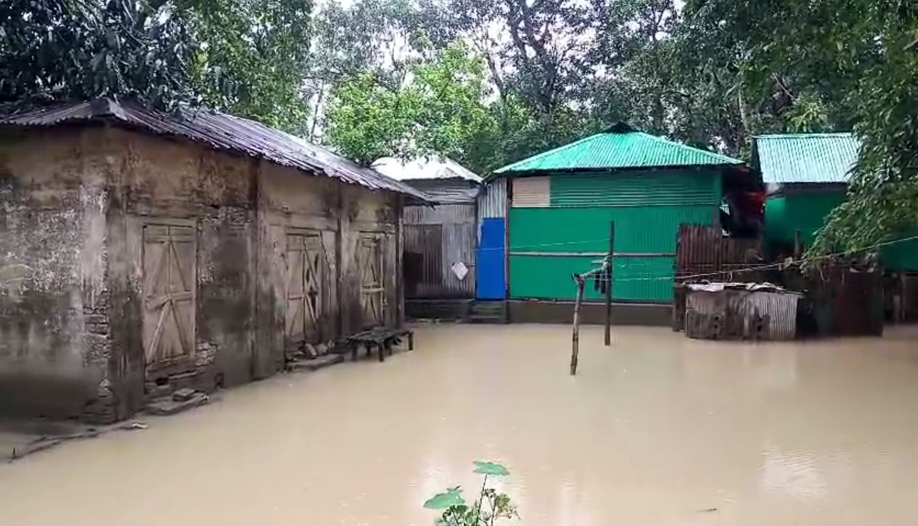 খাগাছাড়িতে পাহাড় ধস ও বন্যা,দীঘিনালায় পাঁচ শতাধিক পরিবার পানিবন্দি