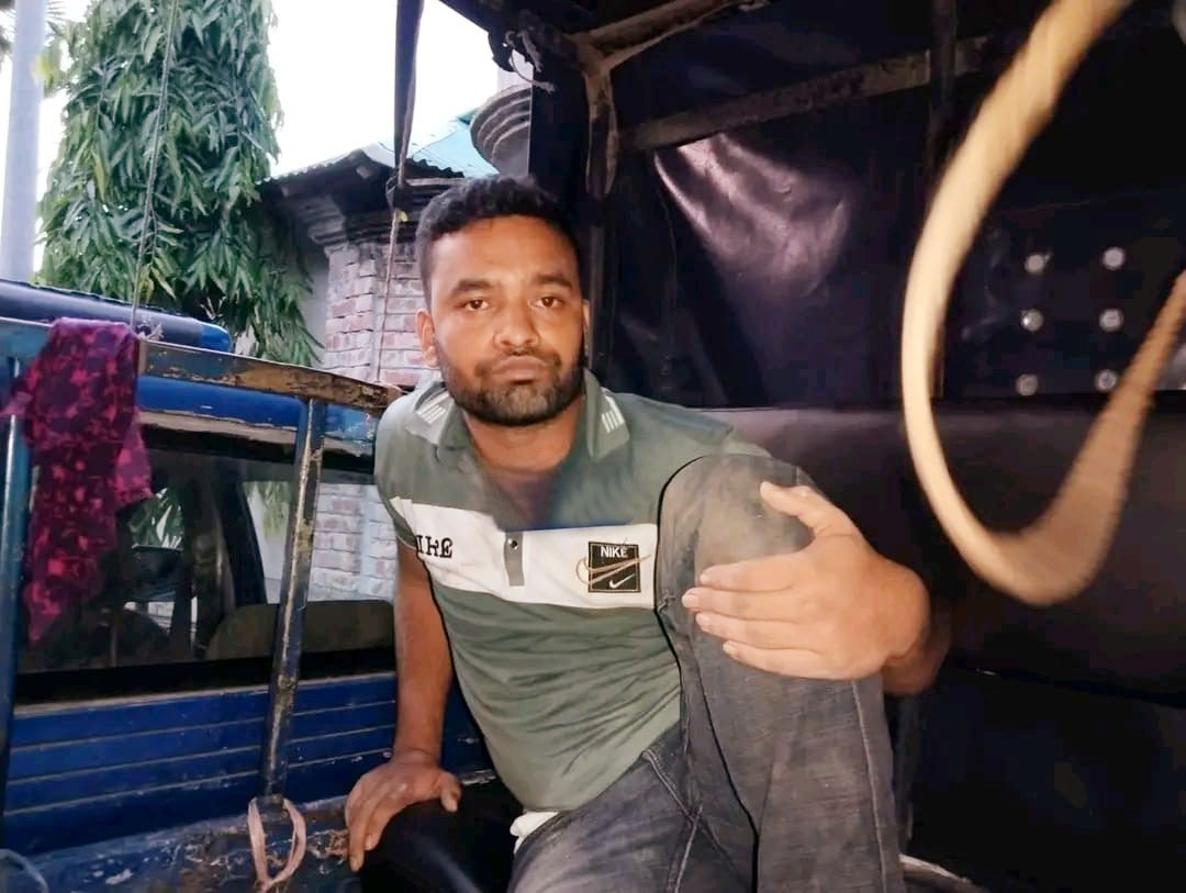 সেনাবাহিনীর পোশাক ও অস্ত্রসহ নীলফামারীতে ভিসা প্রতারক গ্রেফতার