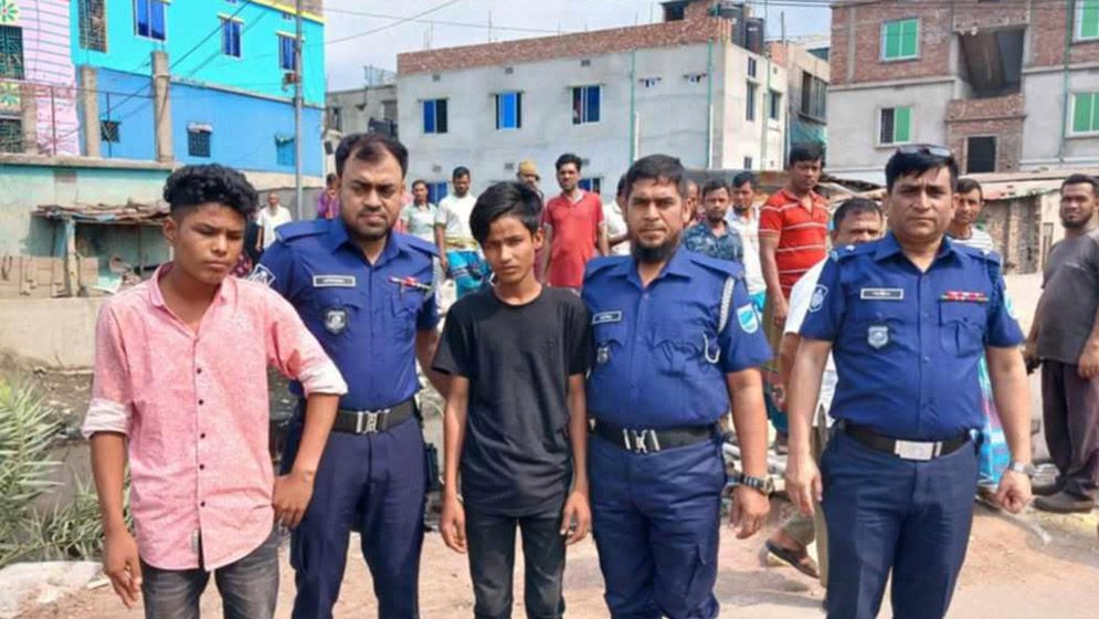 কিশোর গ্যাংয়ের ছুরিকাঘাতে সিদ্ধিরগঞ্জে একজন খুন, আটক ২
