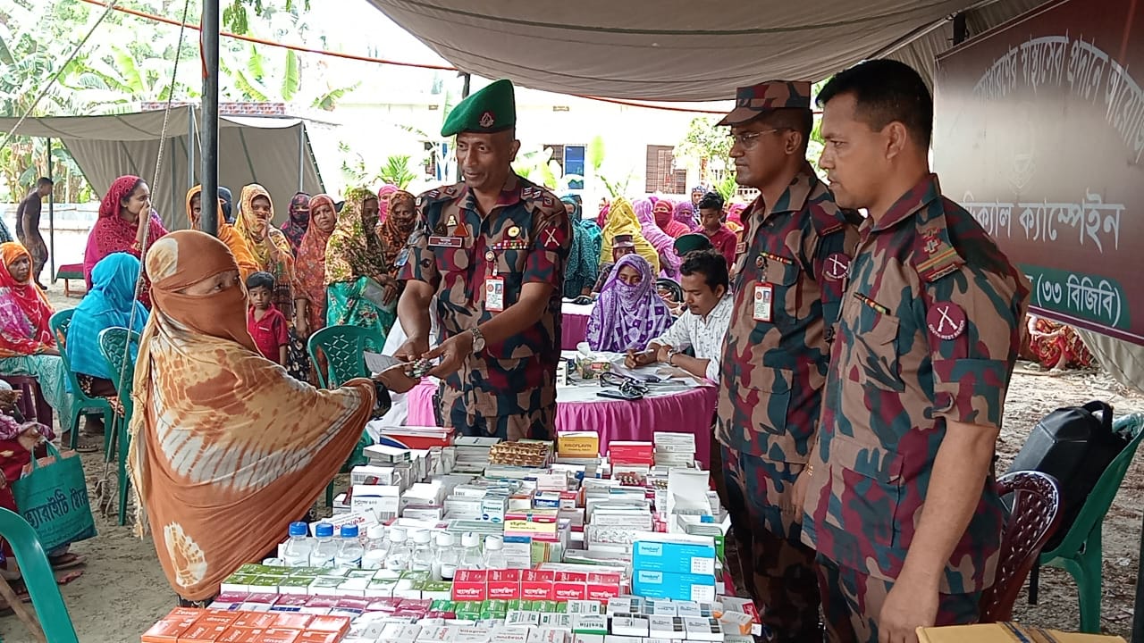 সীমান্তবাসীদের মাঝে বিনামূল্যে চিকিৎসা ও ওষুধ বিতরণ