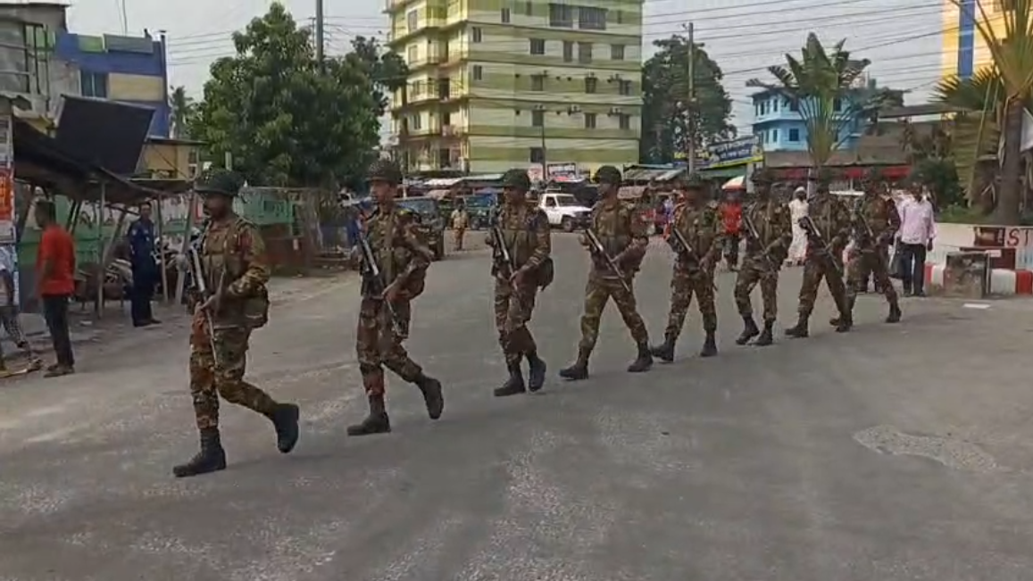 পঞ্চগড়ে কঠোর অবস্থানে সেনাবাহিনী, চলছে টহল ও নিরাপত্তা মহড়া