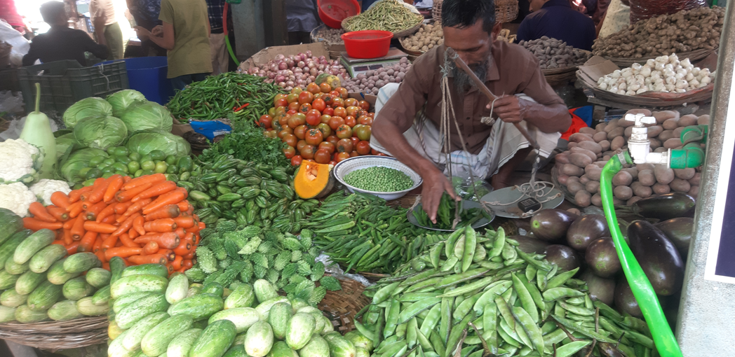 সৈয়দপুরে ভরা শীত মৌসুমেও সবজির দাম চড়া