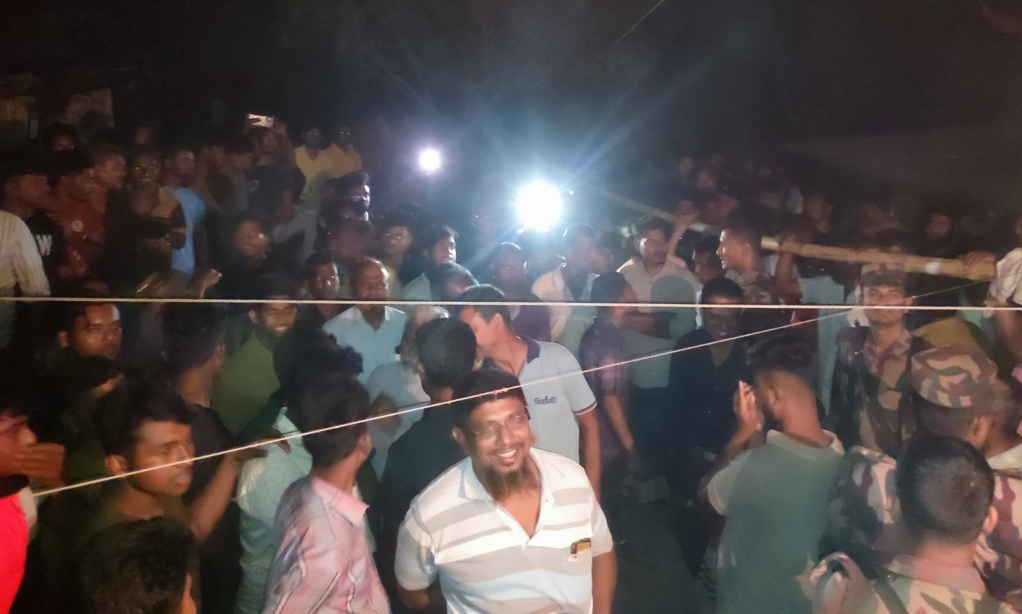 সাতক্ষীরায় মবজাস্টিস রুখে দিল বিজিবি