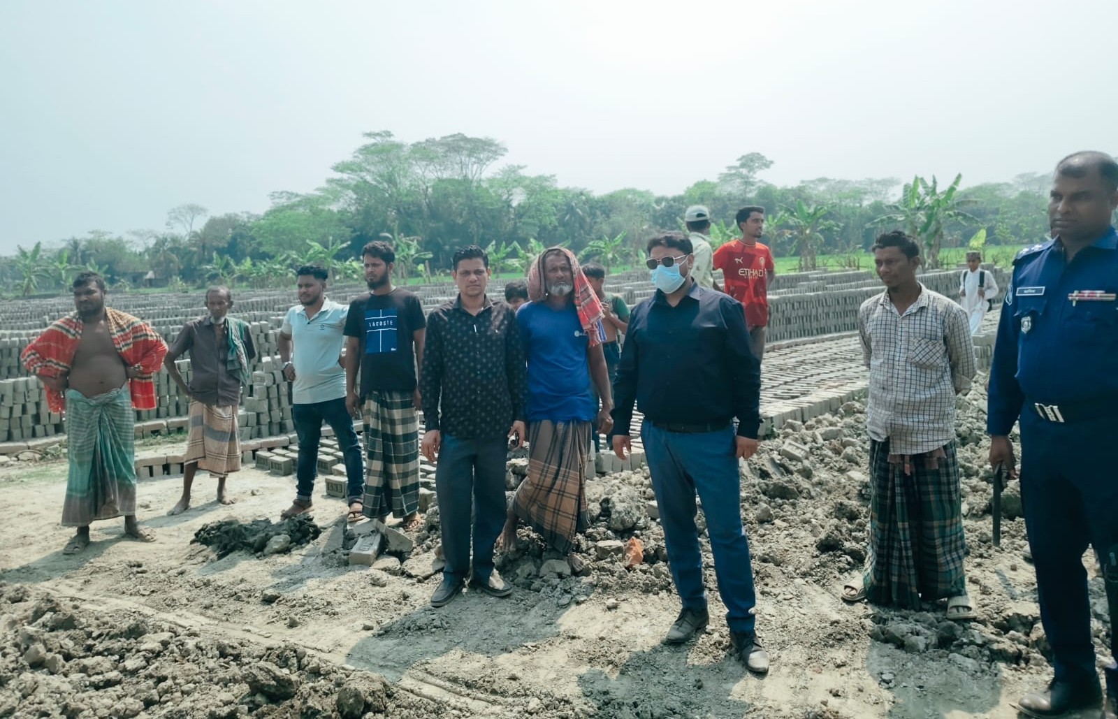 ভ্রাম্যমাণ আদালতের মাধ্যমে বোরহানউদ্দিনে ৩ ইট ভাটাকে আর্থিক জরিমানা