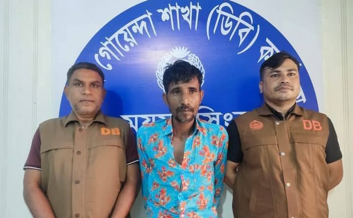 বিচারেকর বাসা থেকে চুরি হওয়া স্বর্ণ ও টাকাসহ চোর গ্রেফতার