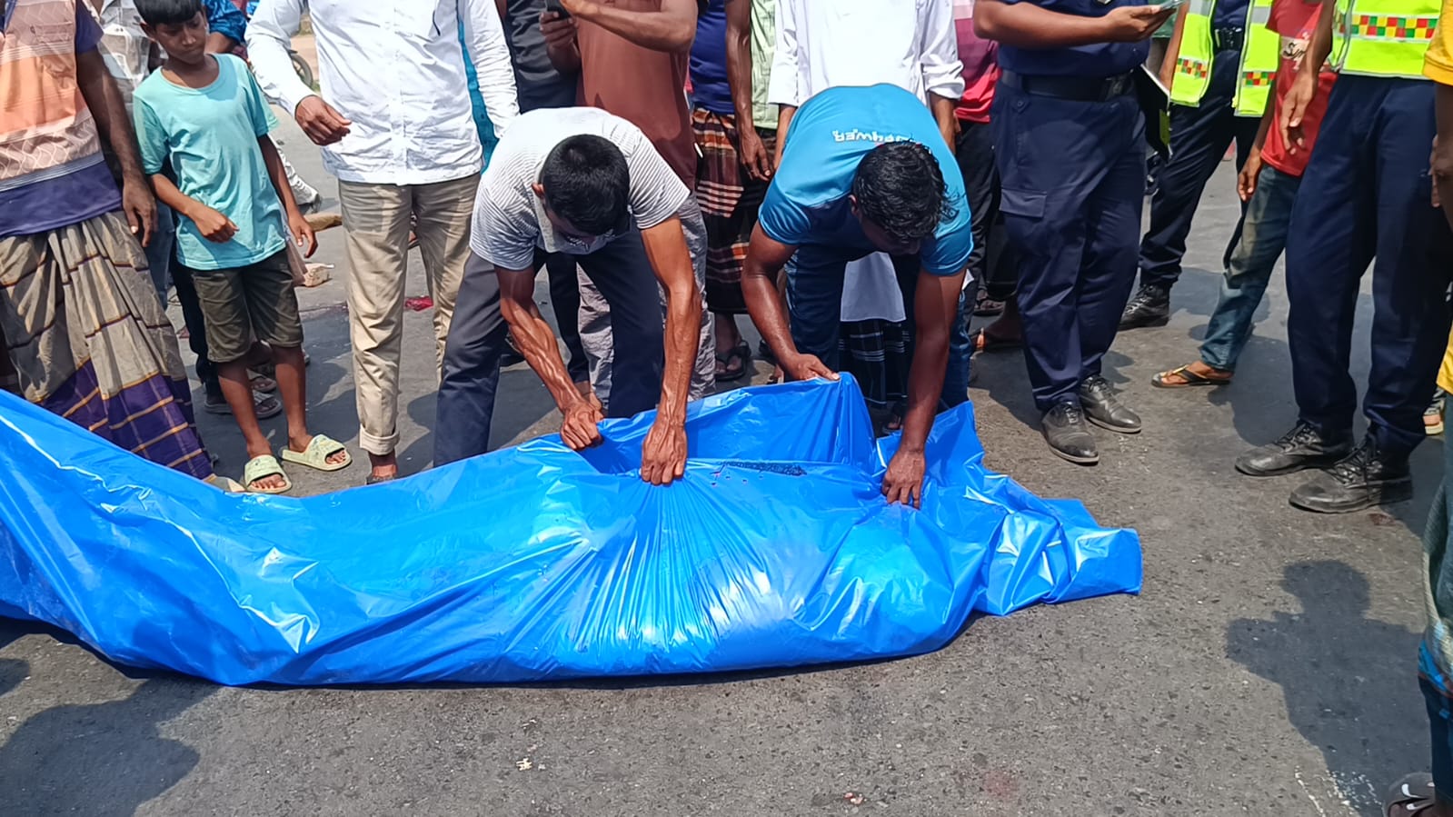 সাতক্ষীরার পাটকেঘাটায় সড়ক দুর্ঘটনায় মা -ছেলে নিহত
