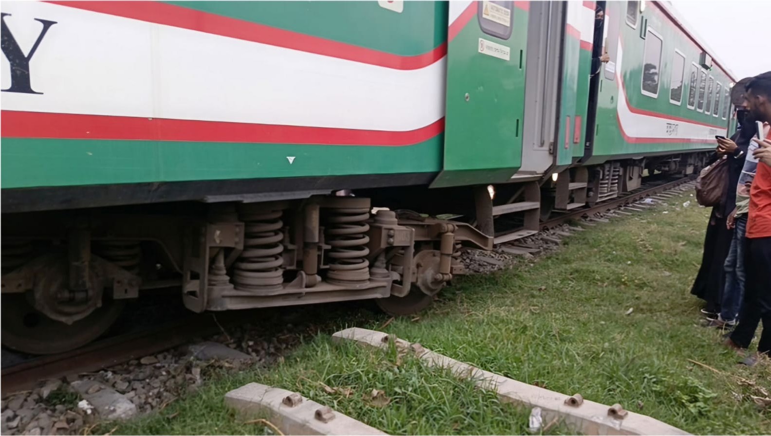 ব্রাহ্মণবাড়িয়ায় একই স্থানে ফের লাইনচ্যুত, ট্রেন চলাচল বন্ধ