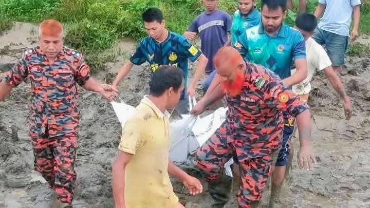 বর্ষন অব্যাহত,ধসছে পাহাড়-বাড়ছে নদীর পানি