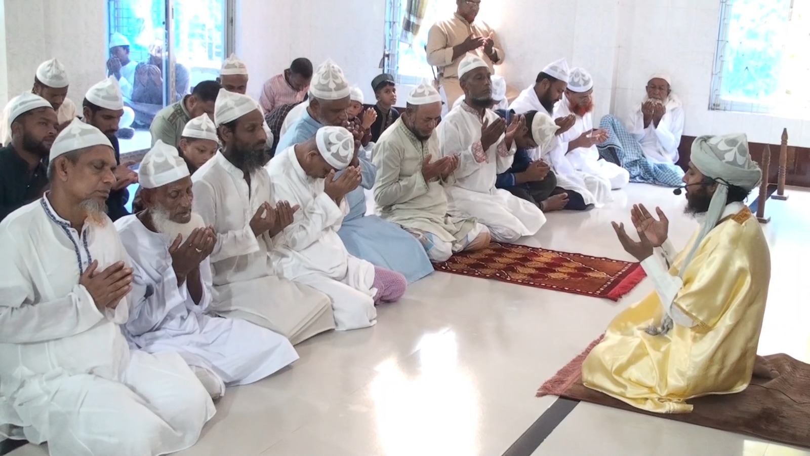 সৌদির সঙ্গে মিল রেখে বরিশালে ঈদ উদ্‌যাপন