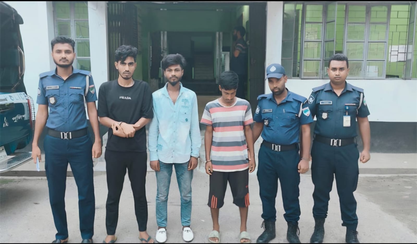 খুলনার রূপসায় গৃহবধূকে ধর্ষণের ঘটনায় ৩ জন গ্রেফতার