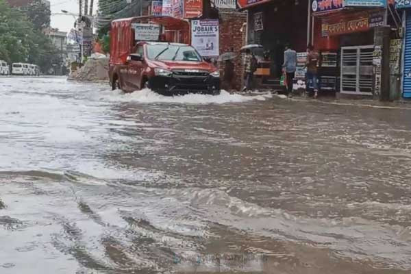 খুলনায় ৩৬ ঘণ্টায় ৮৮ মিলিমিটার বৃষ্টি ,বিপাকে নিম্নআয়ের মানুষ